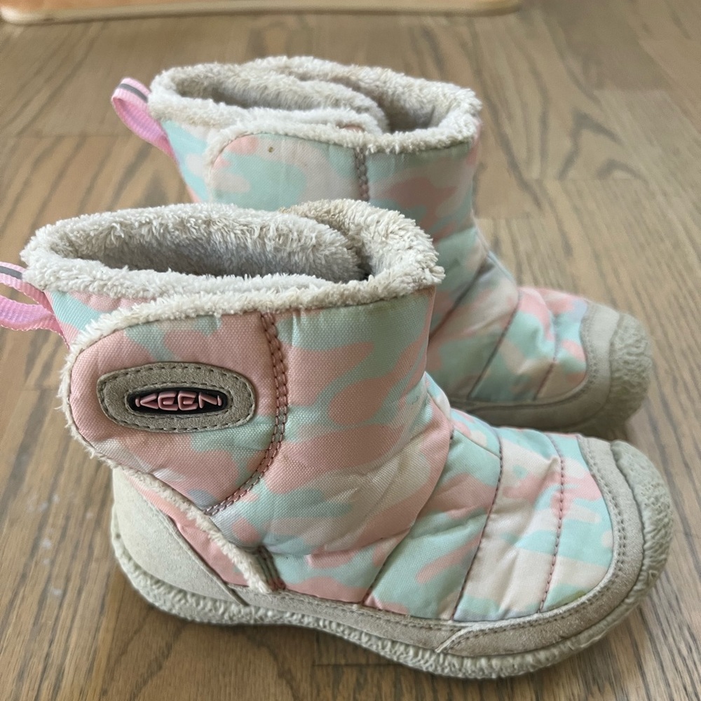 Keen Little Kids' Howser II Boot
Girls Size 10 Like new